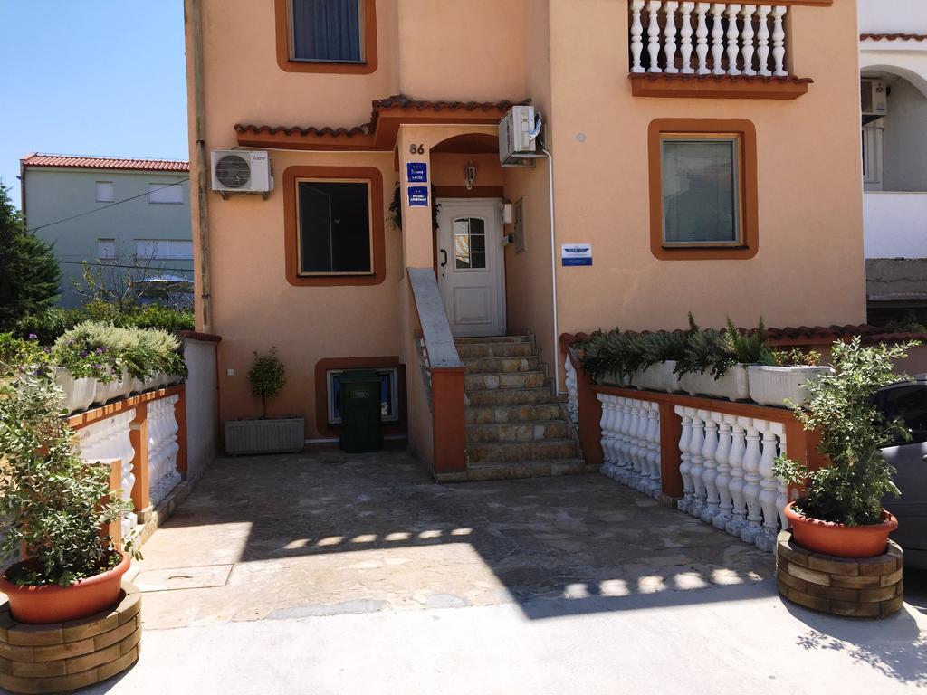 Friendly People'S Guest House Ζαντάρ Εξωτερικό φωτογραφία